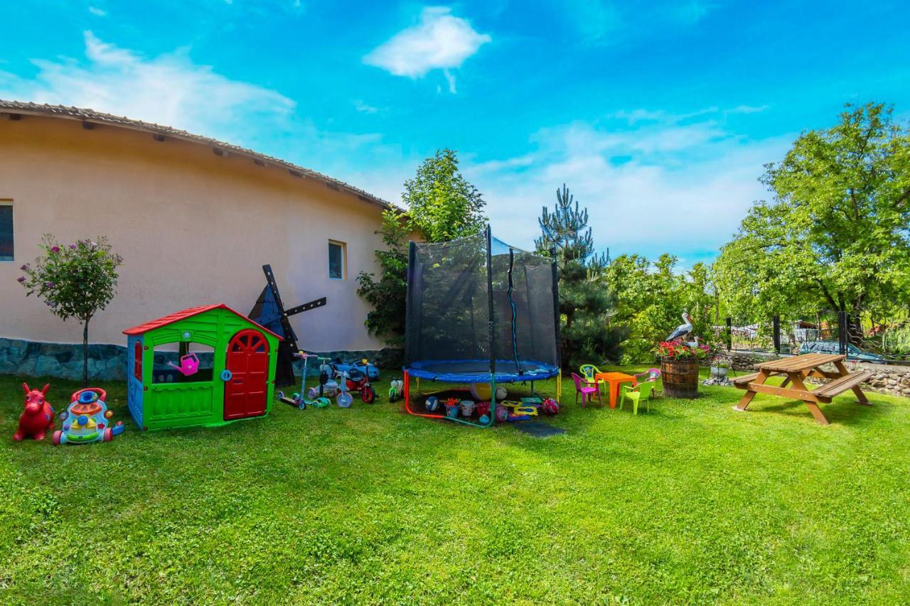 Pensiunea Valea Magurii Novaci-Straini Exterior photo
