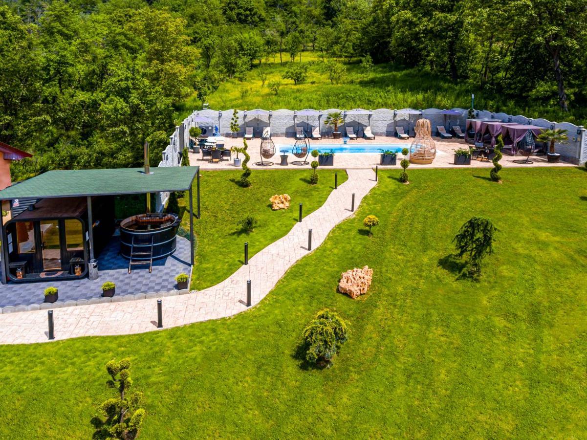 Pensiunea Valea Magurii Novaci-Straini Exterior photo